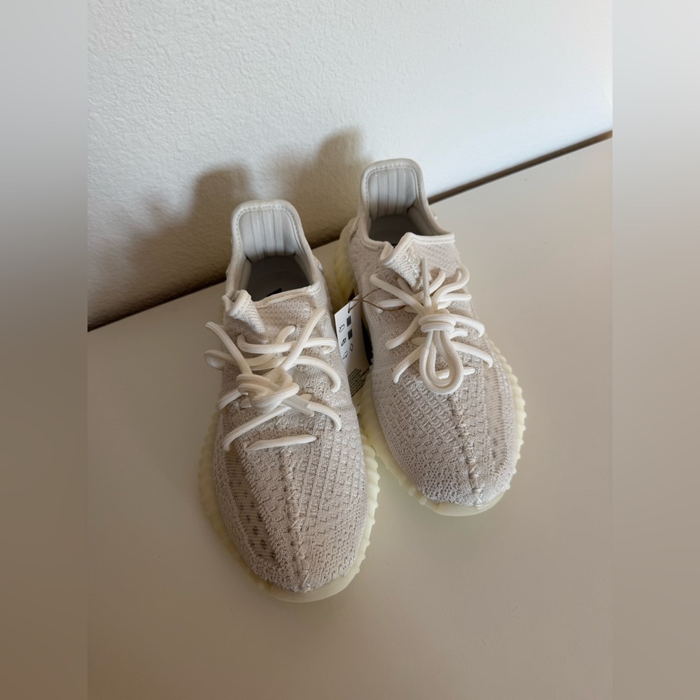 New Yeezy 350 sneakers women’s 100% authentic - Picture 4 of 11